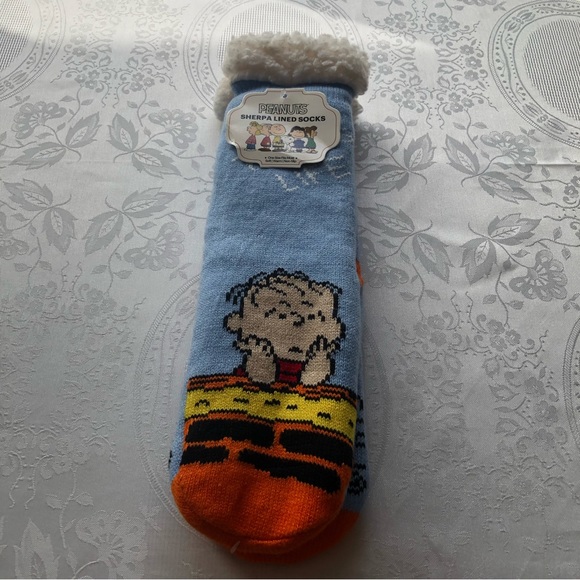 Peanuts Snoopy Sherpa Lined Women’s Winter Slipper Socks OSFM Warm Soft snuggly - Picture 13 of 16